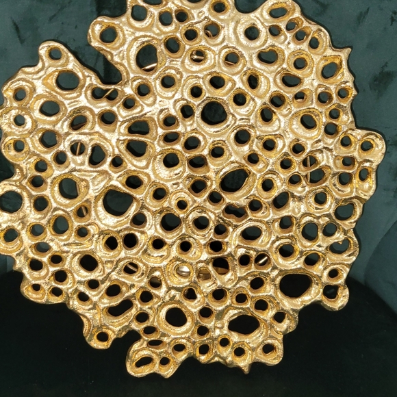 One Gold Shell Style Sconce - Picture 5 of 5